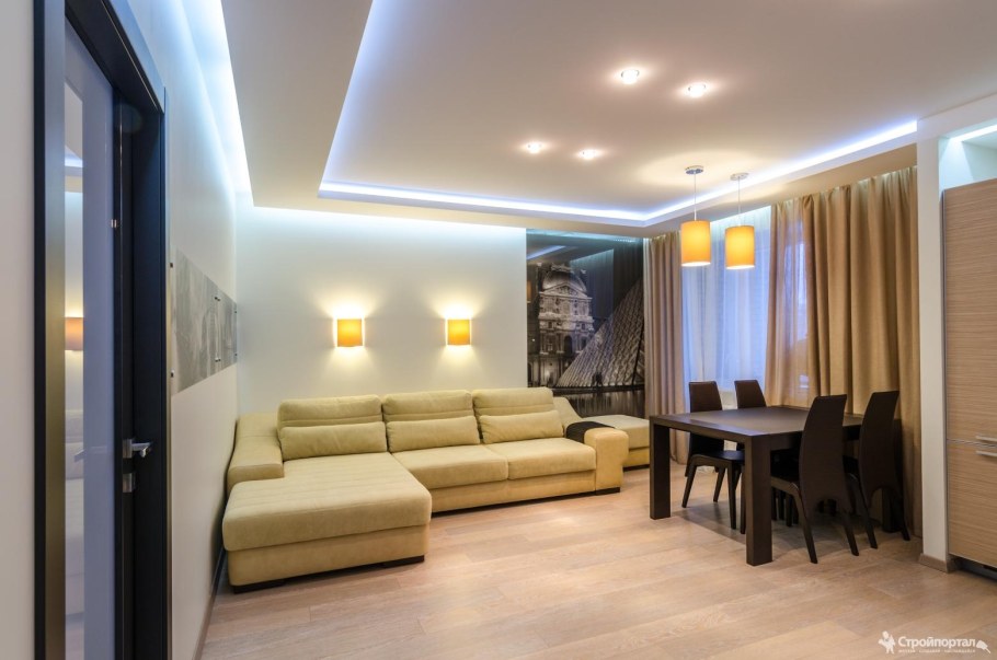 Двухуровневый потолок с подсветкой в гостиной