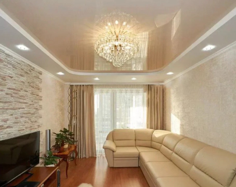 Натяжные потолки в зале