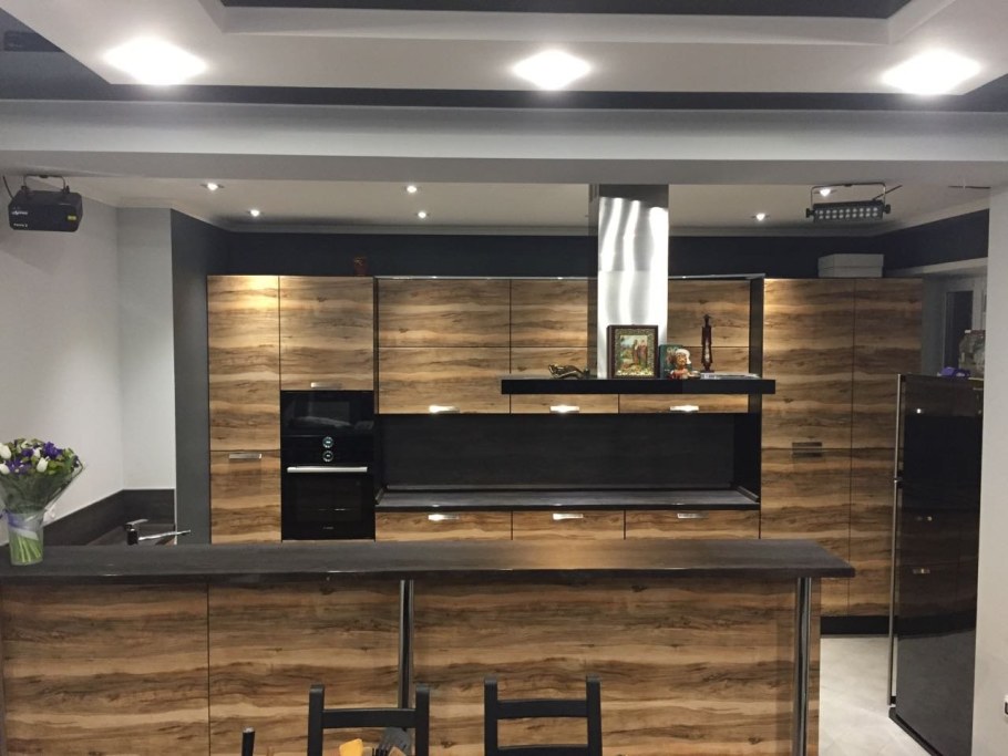 Кухня шпон зебрано