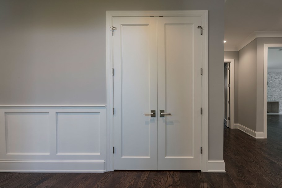 Белая дверь кастом