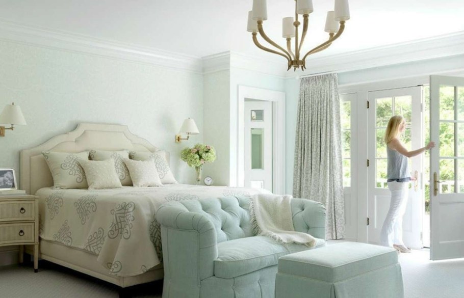 Постельные тона стен с белой мебелью
