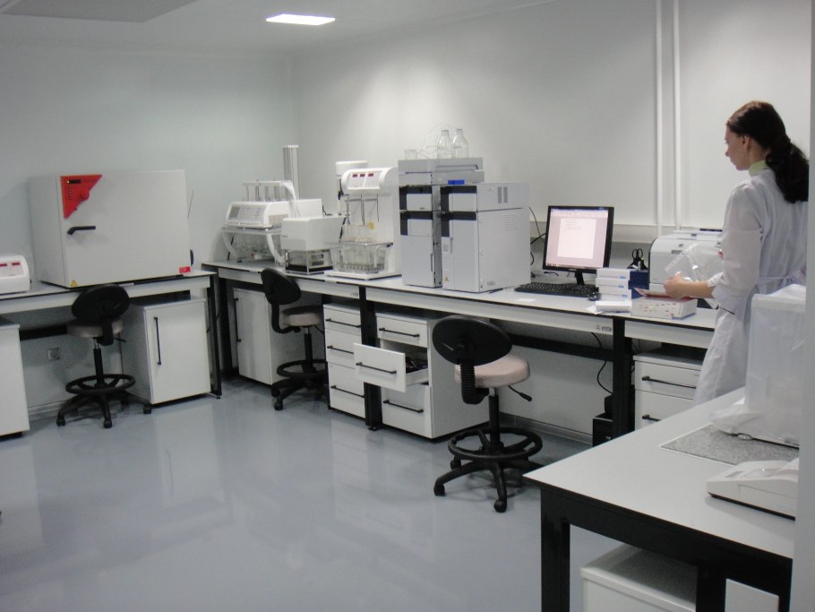 Расстановка мебели в лаборатории