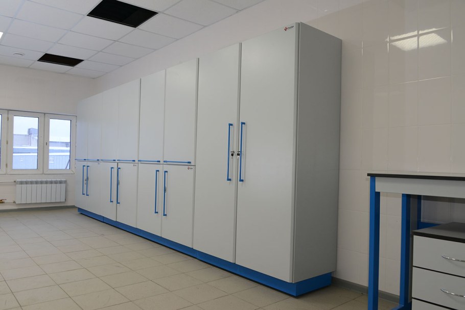 Мебель и оборудование для коридора в лаборатории