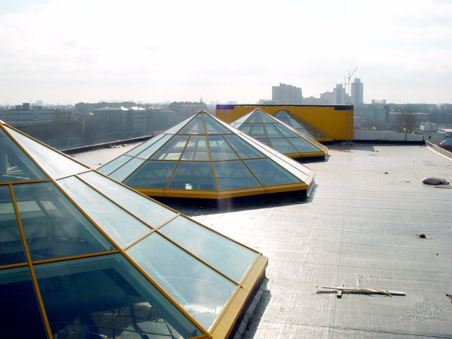 Зенитный фонарь пирамида