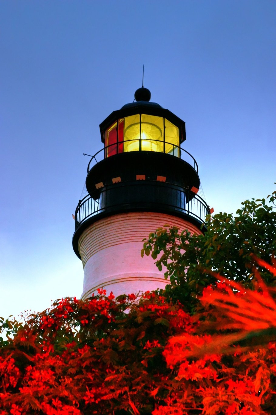 Фонарь на здании