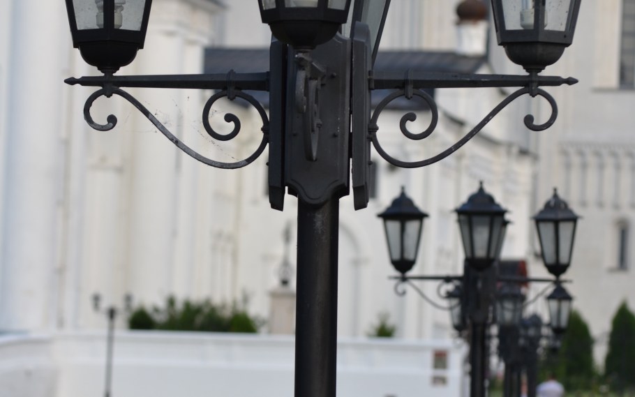 Фонарный столб на улице