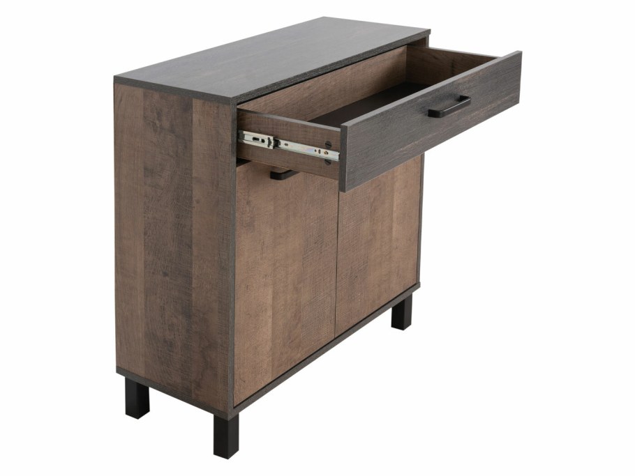 Комод Стронг,Моби