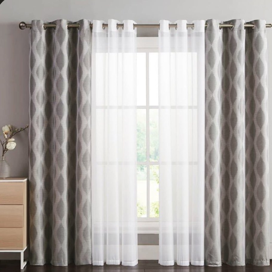 Шторы на люверсах в спальню