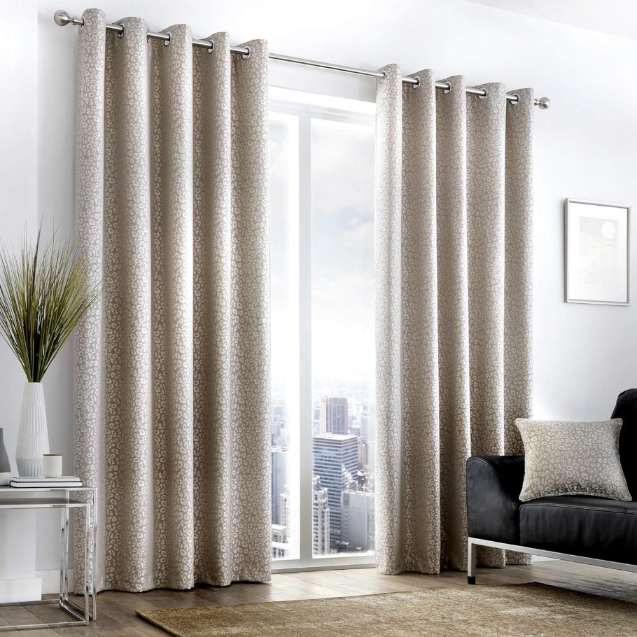 Шторы на люверсах с геометрическим рисунком