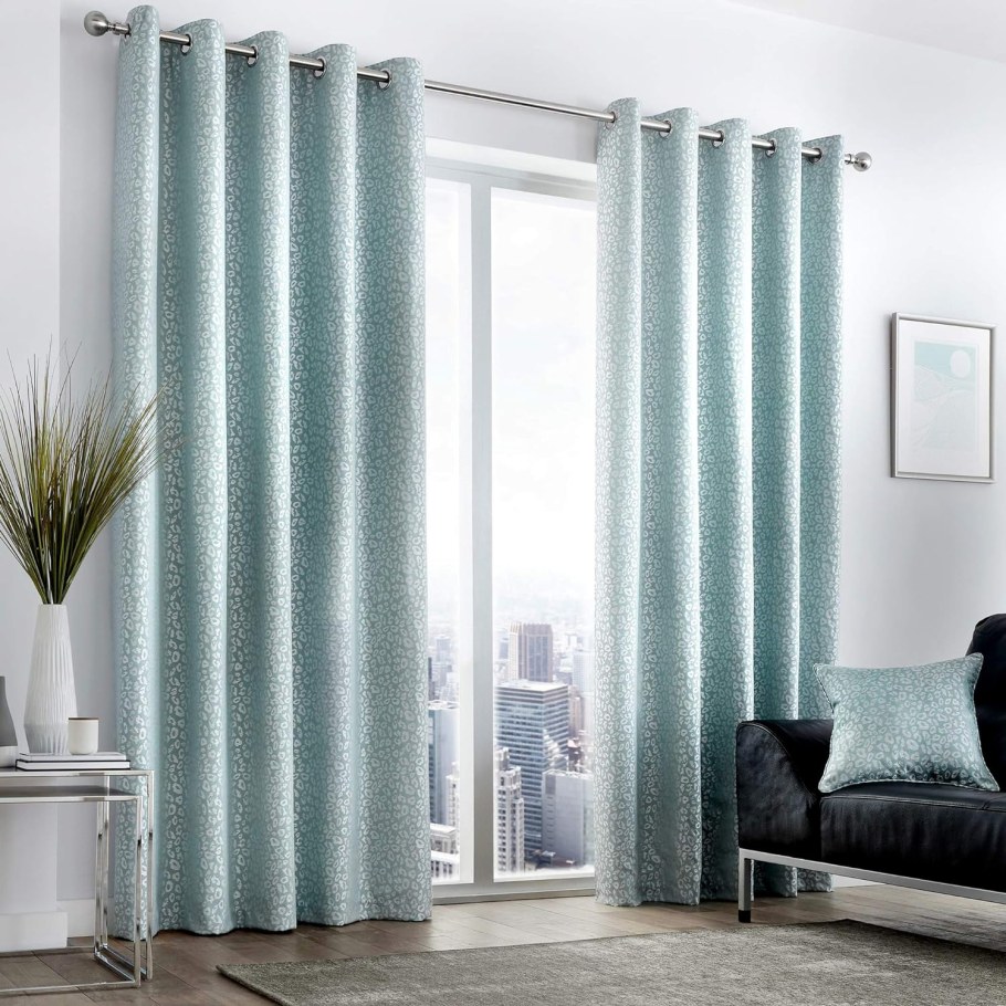 Шторы с дырками