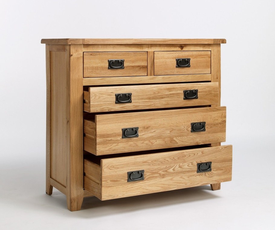 Деревянный комод на колесах