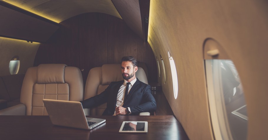 Бизнесмен в самолете