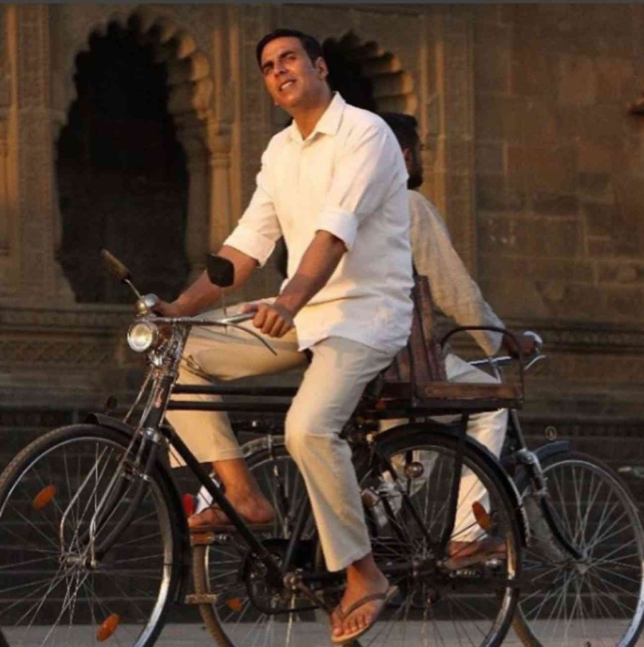 Фильм где Акшай Кумар разбивается на мотоцикле