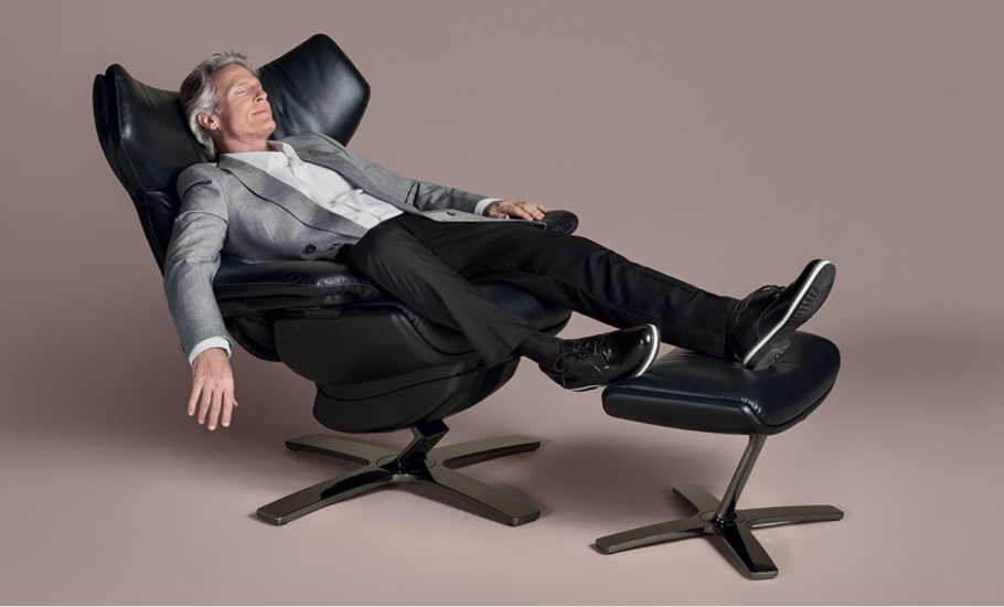 Коуч в кресле