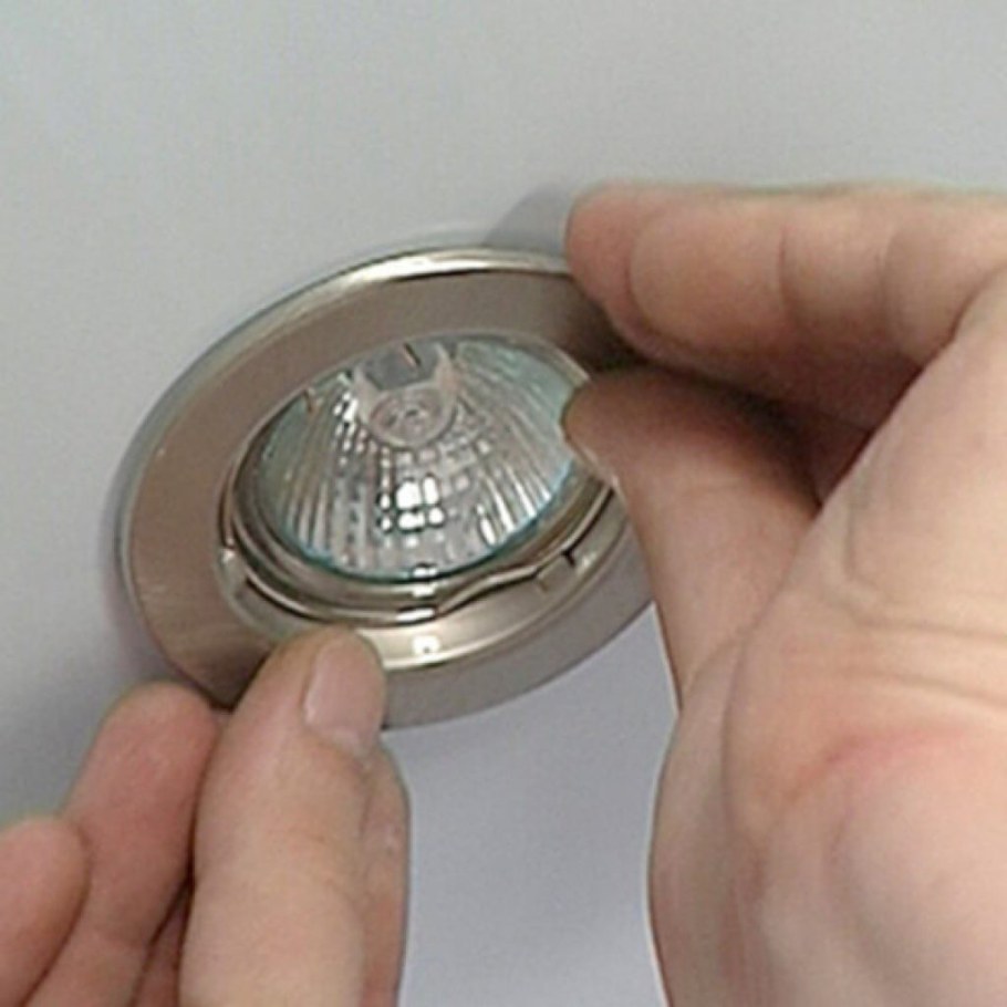 Крепление точечных светильников