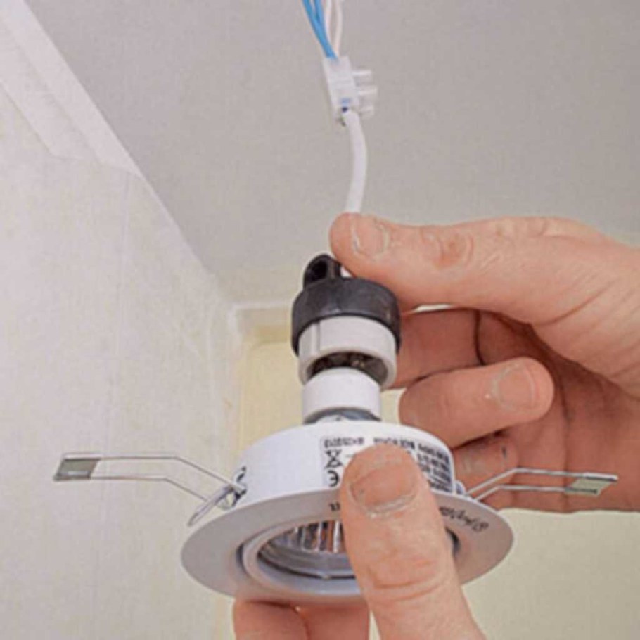 Крепление точечных светильников