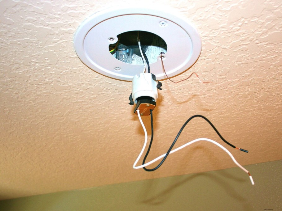 Монтаж точечных светильников