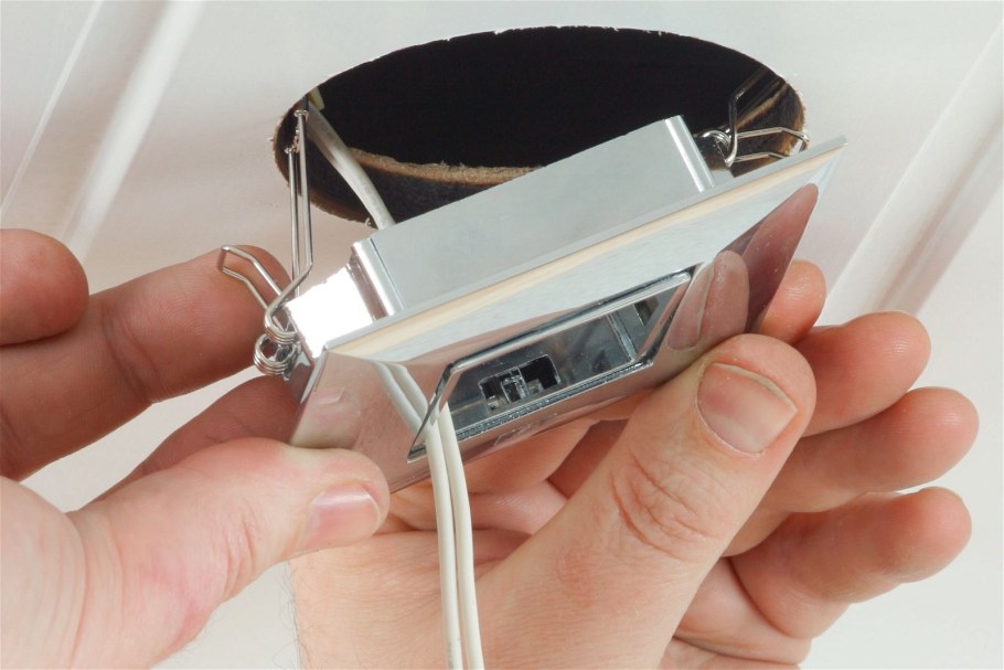 Крепление для встраиваемого светильника