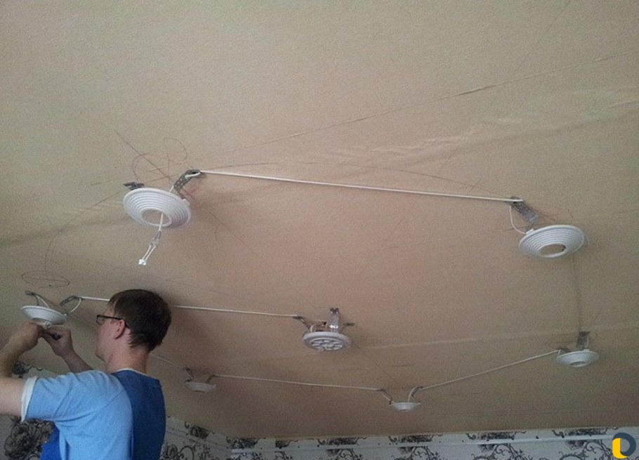Натяжной потолок электропроводка