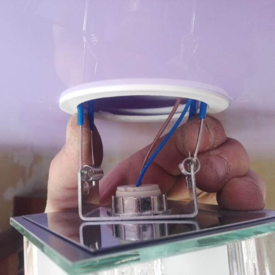 Крепление потолочных светильников