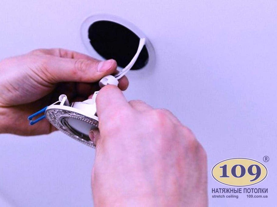 Демонтаж точечных светильников