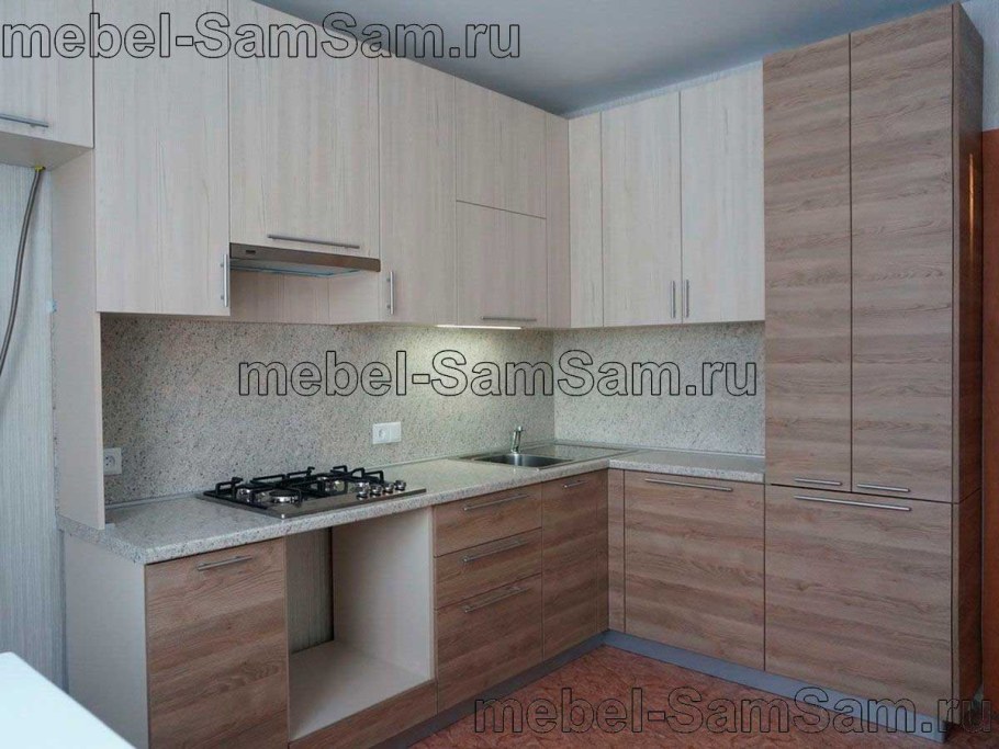 Кухня с фасадами из ЛДСП Egger ясень