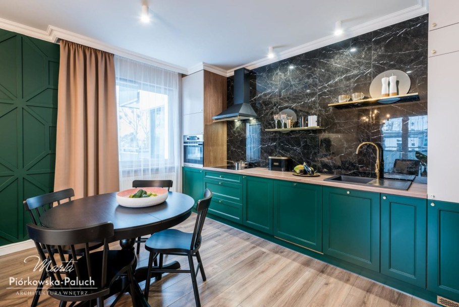 Кухня темно бирюзовая с деревом