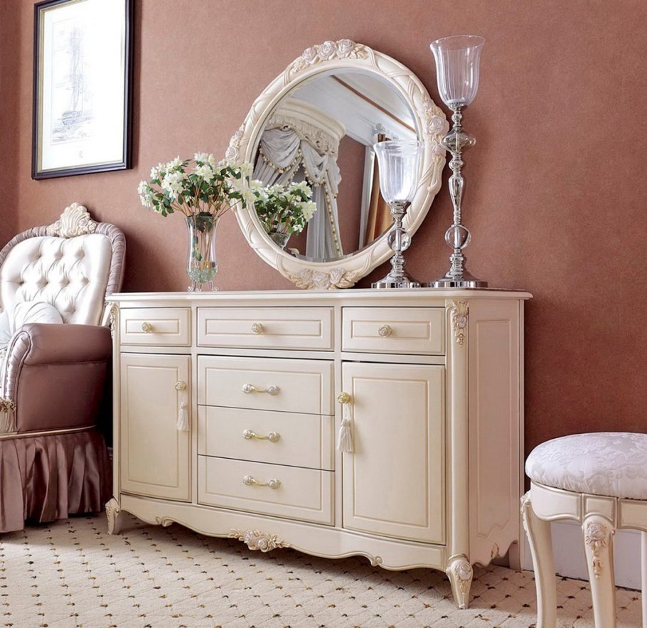 Тумба с зеркалом в спальню