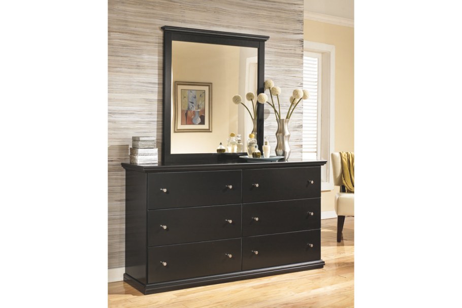 Прозрачный комод в прихожую