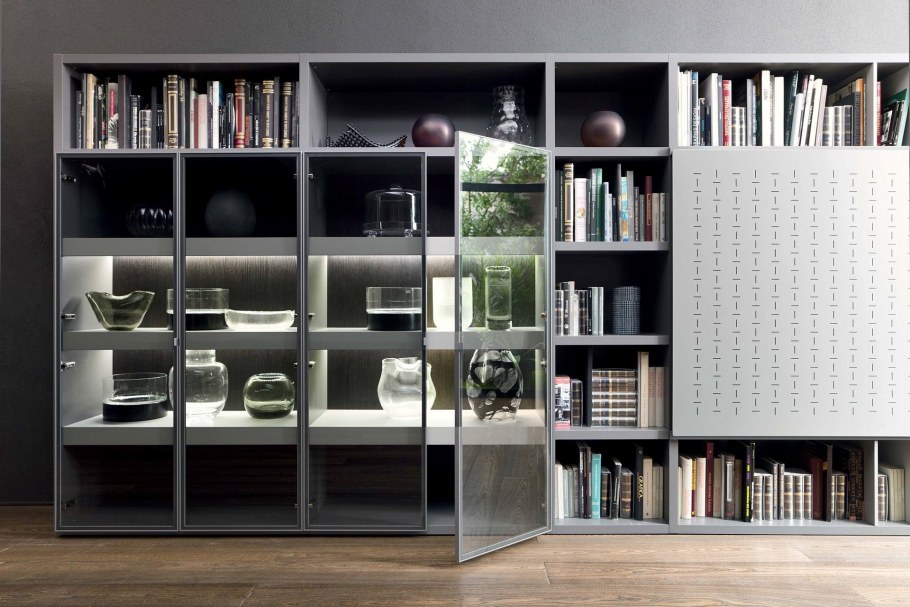 Книжный стеллаж с дверцами