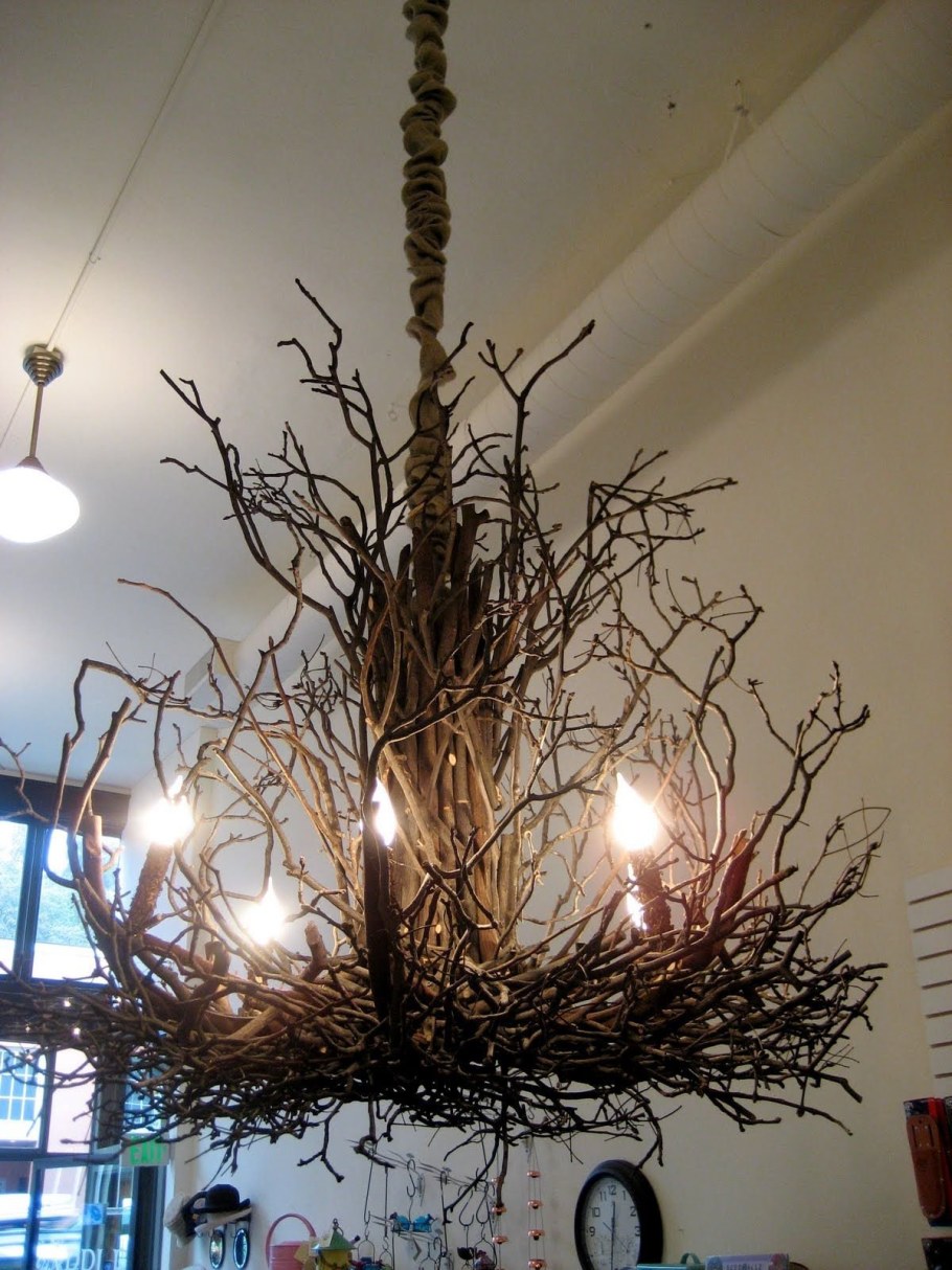 Люстра из ветки дерева