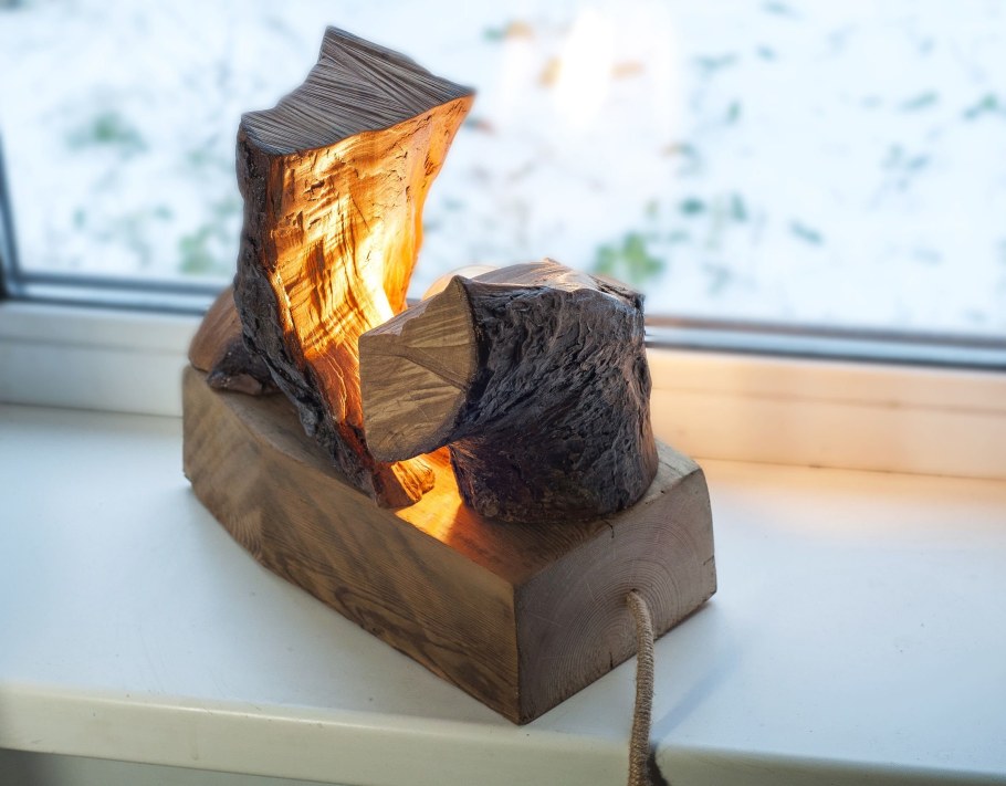 Настольная лампа из полена