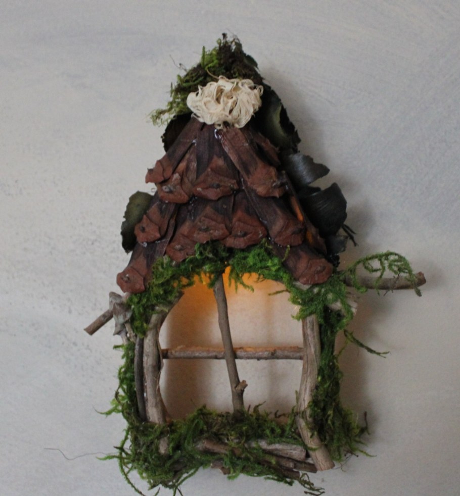 Домик из коры