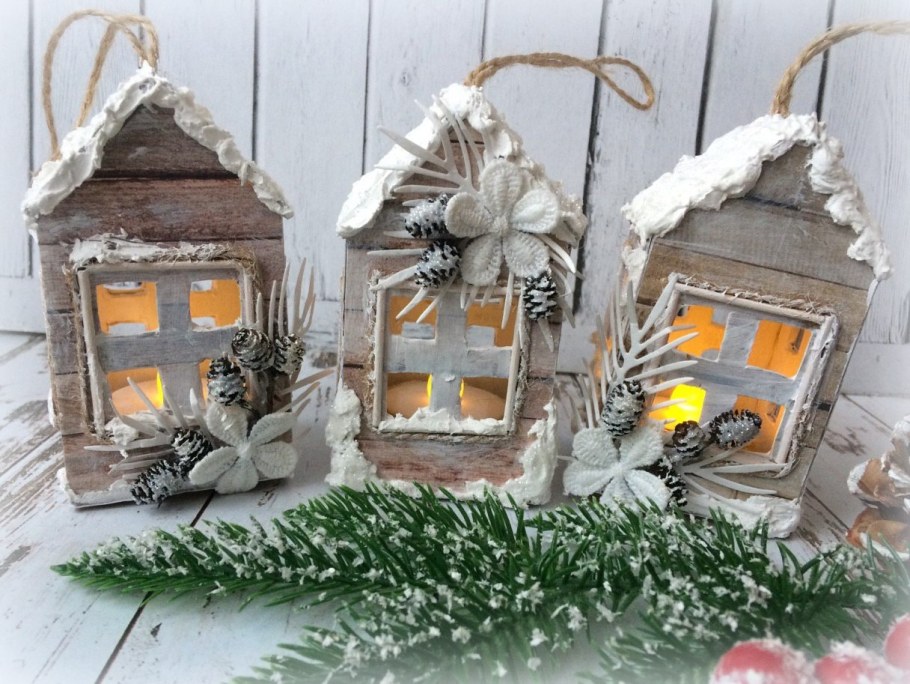 Новогодняя игрушка домик на елку