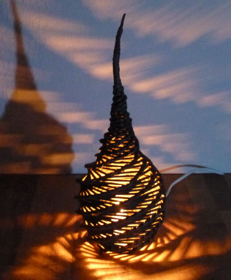 Фонарик из веток