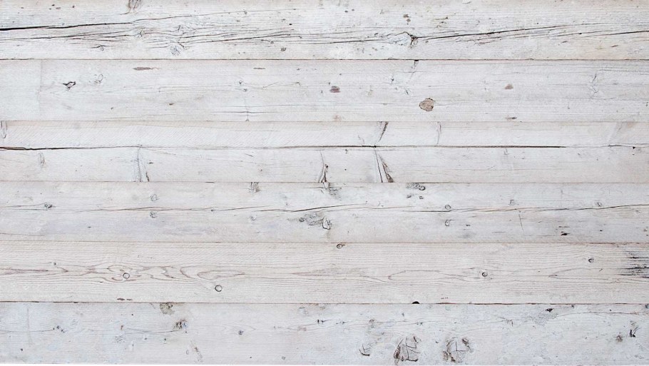 Белая деревянная стена