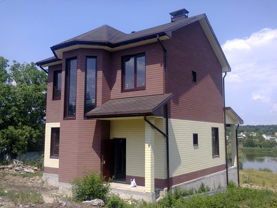 Двухцветные фасады домов