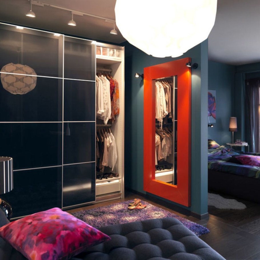 Спальня с гардеробной в темных тонах
