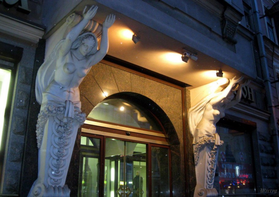 Атланты и кариатиды в архитектуре Санкт-Петербурга