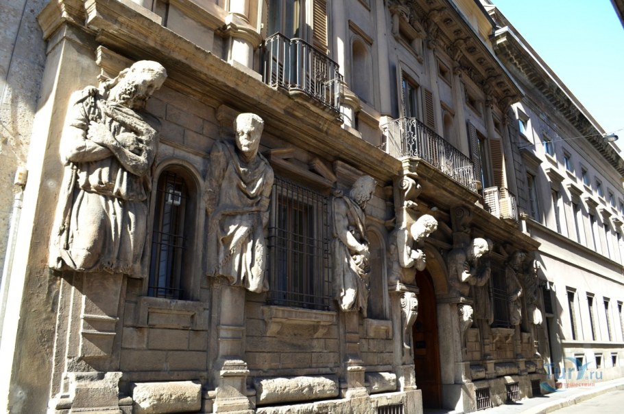 Атланты в Милане