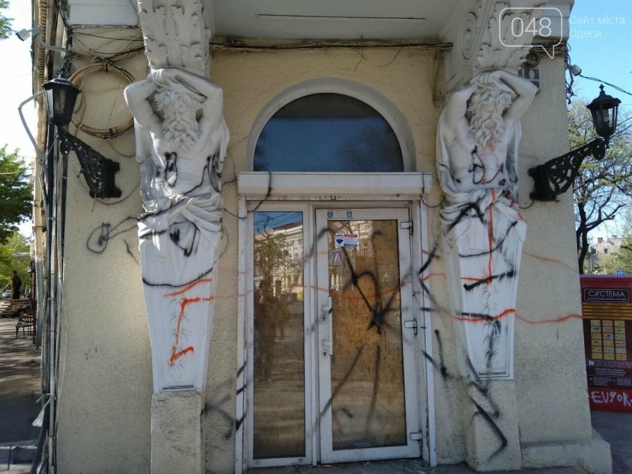 Граффити на памятниках архитектуры