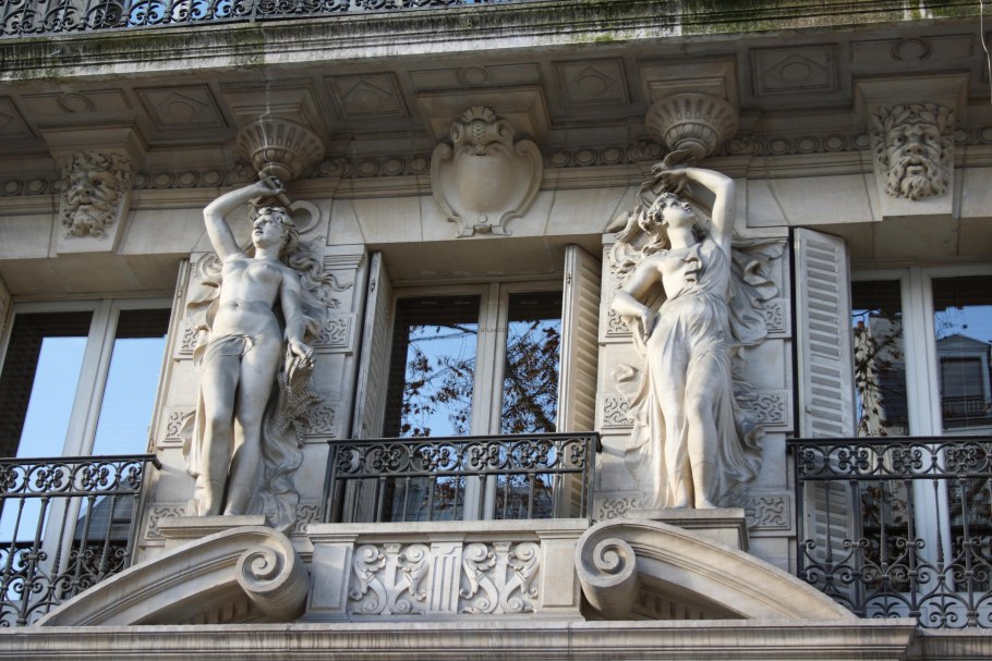 Атланты и кариатиды в Санкт-Петербурге