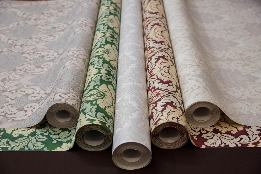 Рулоны обоев для стен