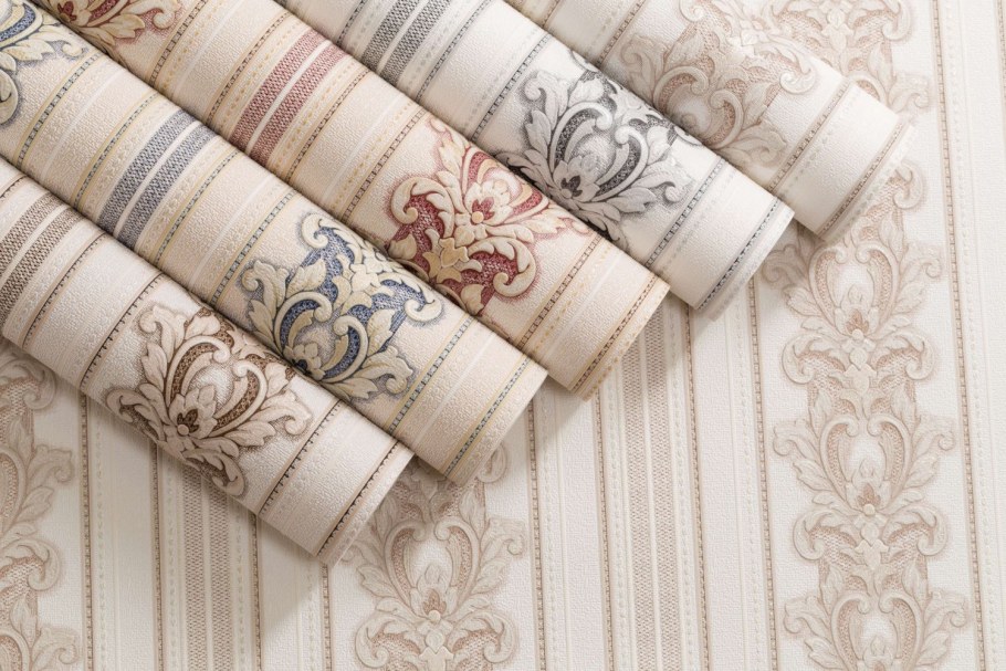 Рулоны обоев для стен