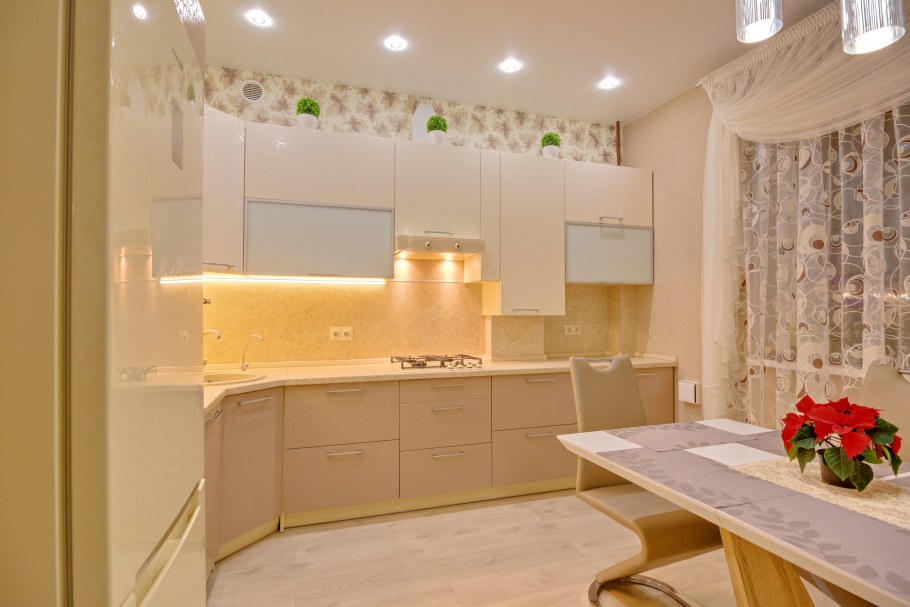 Кухня молочный глянец