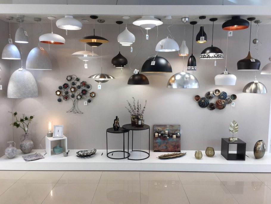 Интерьер магазина светильников