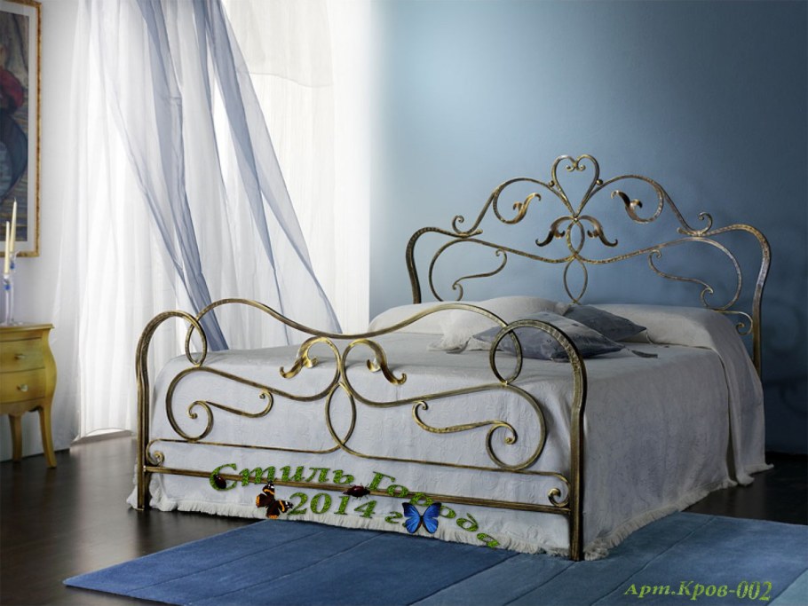 Кровать с кованой спинкой