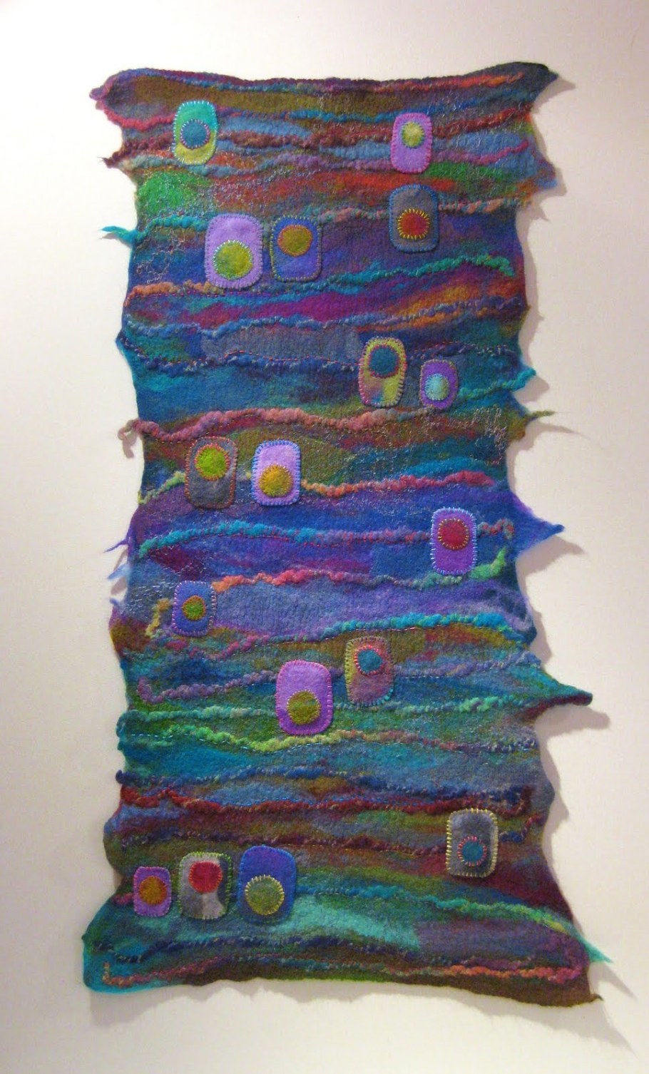 Валяние из шерсти панно с дырками