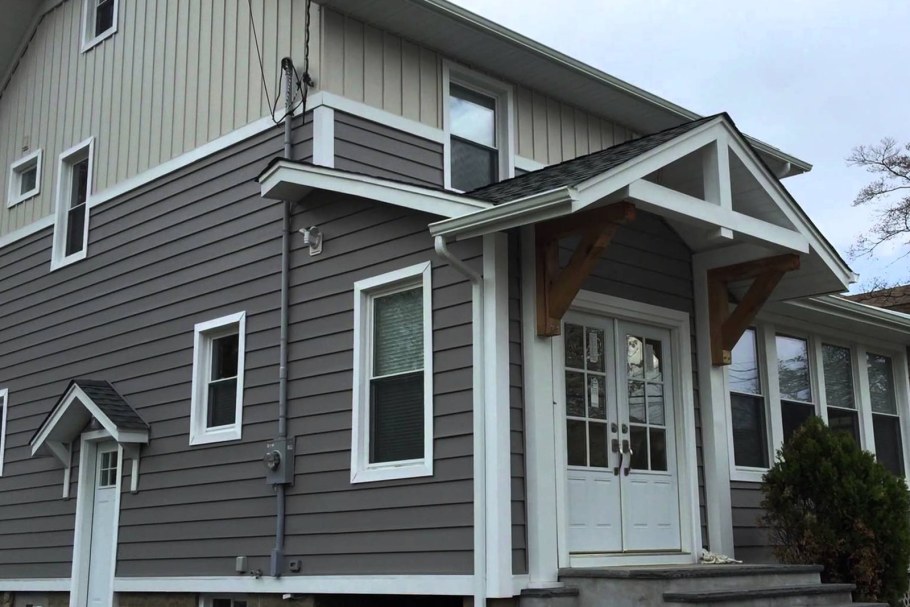 Сочетание темного и светлого сайдинга