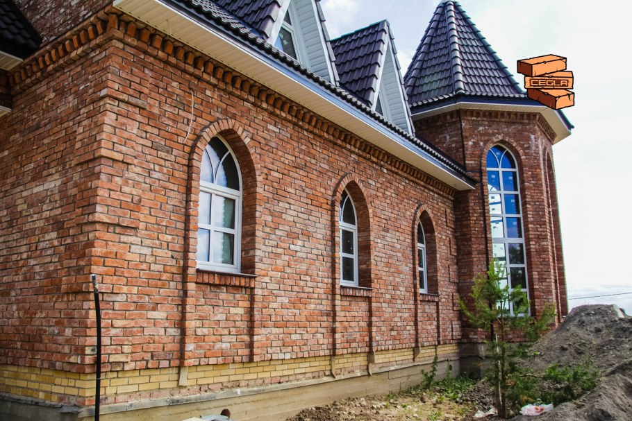 Старый кирпичный дом